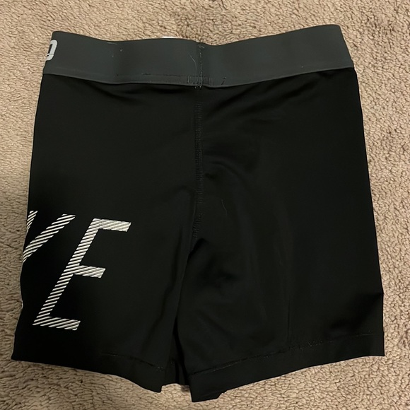 Nike Pros - Picture 3 of 4